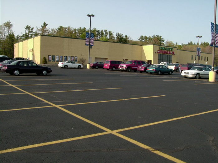 Tri-City Cinema 8 (Thomas Theatres) - Fall 2003 Photo (newer photo)